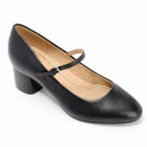 EARTH BLACK LEATHER MARY JANE PUMPS   9.5 WIDE  NEW